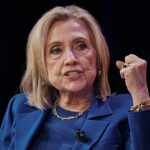 Hillary Clinton testifica que nunca se reunió con Epstein y que desconoce sus actividades criminales | FM Avenida