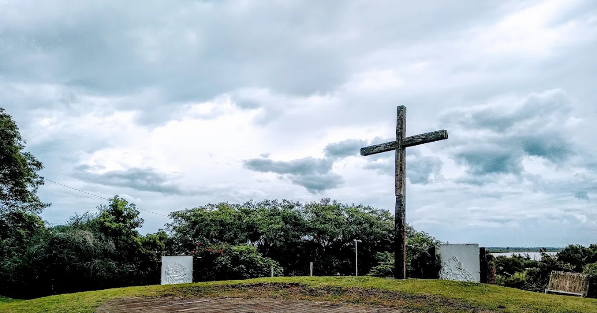 Homenaje a las víctimas del COVID, con un festival artístico y una placa conmemorativa en el Vía Crucis (Video) | FM Avenida