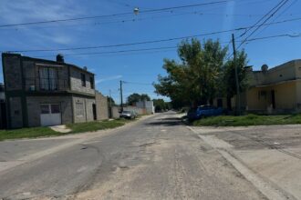 Incendio en Alvarado al 650: un auto se prendió fuego y fue sofocado por vecinos | FM Avenida