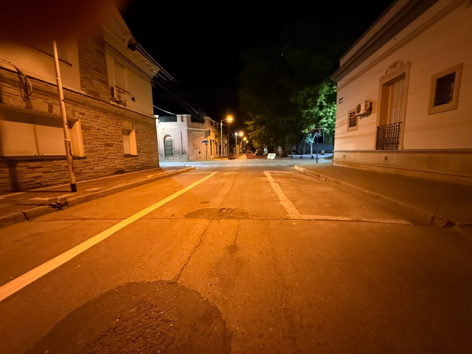 “Insólito sería que hicieran las cosas bien”: ironías y burlas por el cajón para motos pintado en contramano | FM Avenida