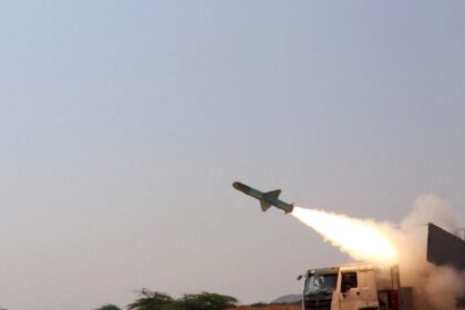 Irán prueba un nuevo misil naval de defensa aérea en medio de las tensiones con Estados Unidos | FM Avenida