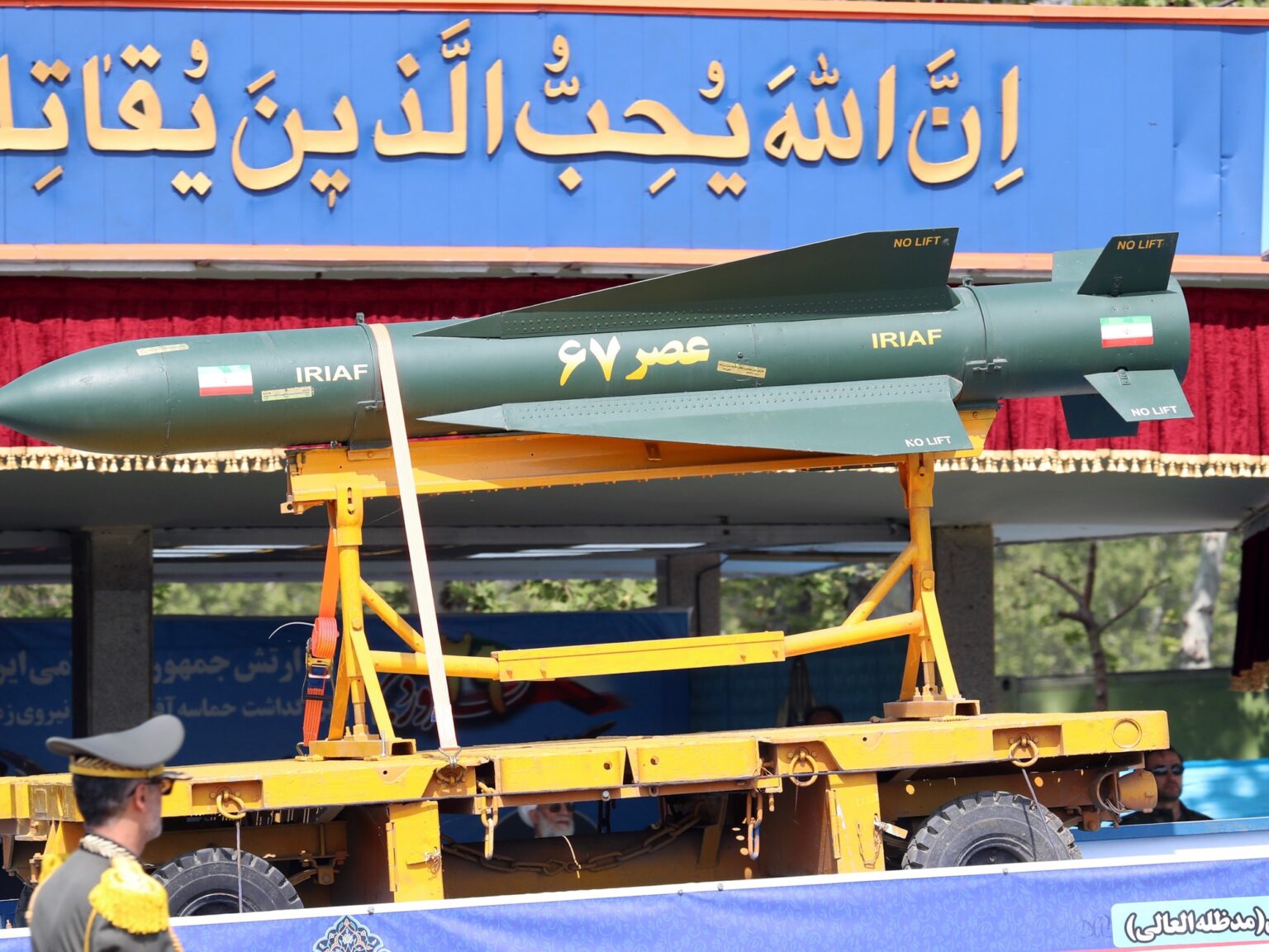 Irán realiza maniobras militares en el estrecho de Ormuz, horas antes de las negociaciones nucleares con Estados Unidos | FM Avenida