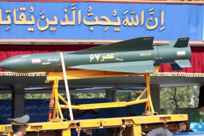 Irán realiza maniobras militares en el estrecho de Ormuz, horas antes de las negociaciones nucleares con Estados Unidos | FM Avenida