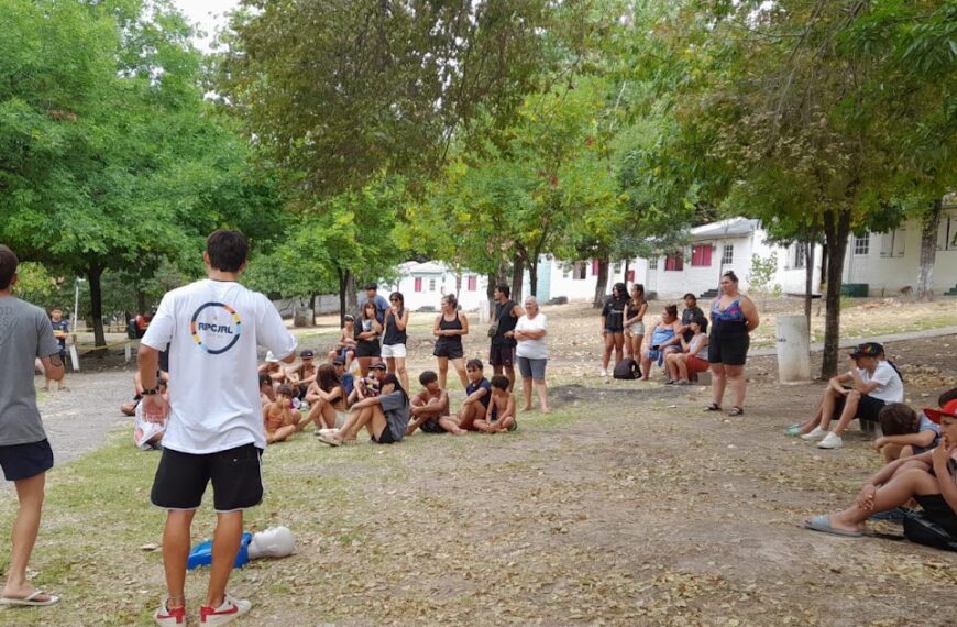 Jóvenes del programa Envión recibieron capacitación en RCP y primeros auxilios | FM Avenida