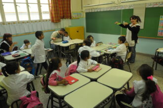 La Provincia activa un plan para aliviar a docentes que hacen malabares y reparten horas en varias escuelas: cómo es | FM Avenida