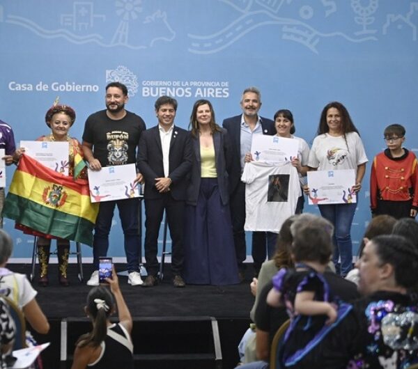 La Provincia reconoció a murgas y comparsas en la previa del Carnaval | FM Avenida