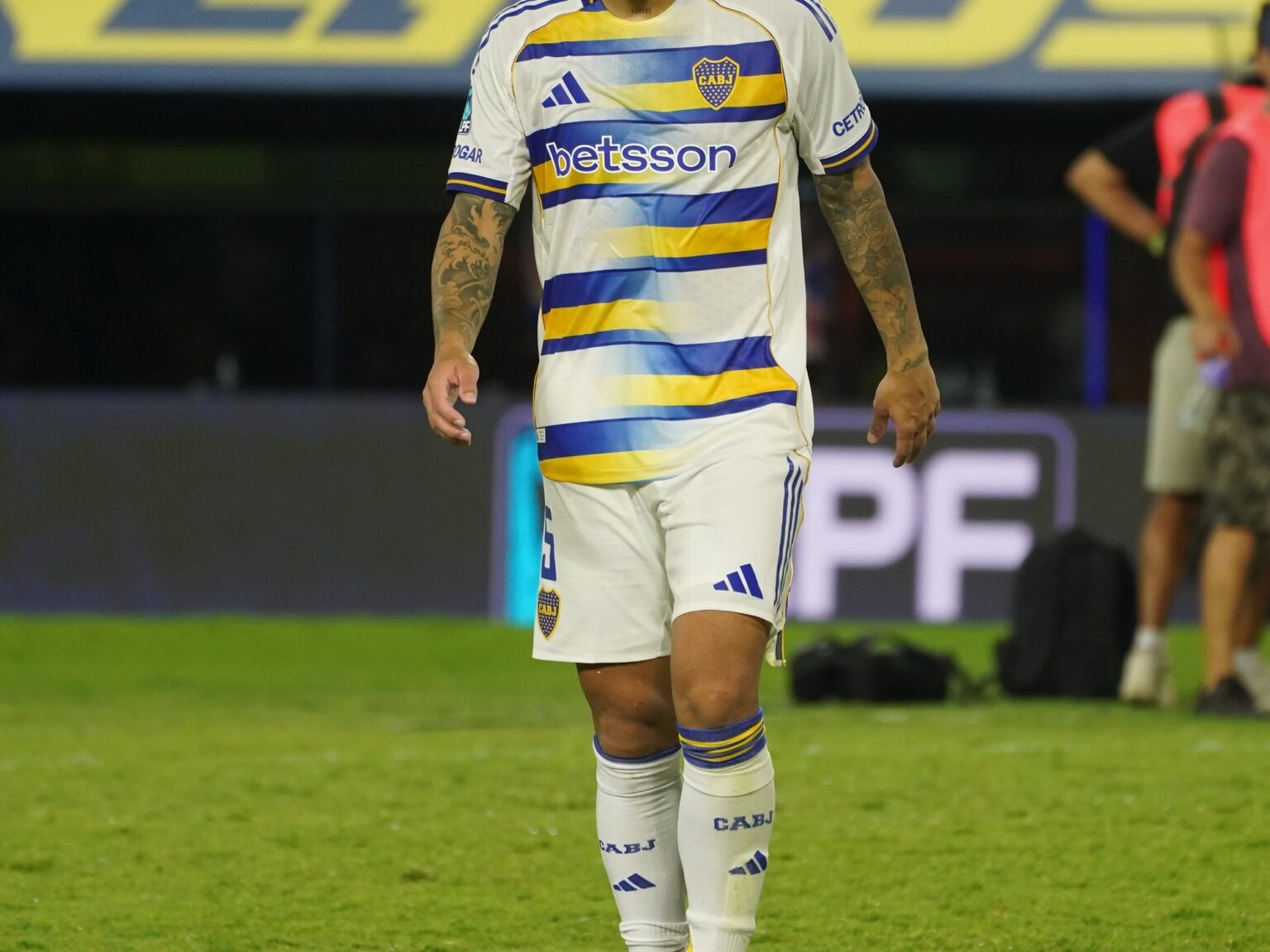Leandro Paredes, descartado para jugar ante Racing: el capitán de Boca tiene una lesión en el tobillo y le recomendaron "parar" | FM Avenida