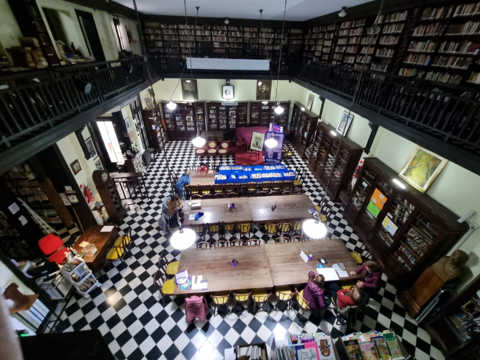 Los diarios de la Biblioteca abren sus páginas para volver en el tiempo | FM Avenida