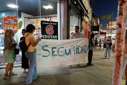 Marcha contra la inseguridad para entregar un petitorio al intendente | FM Avenida