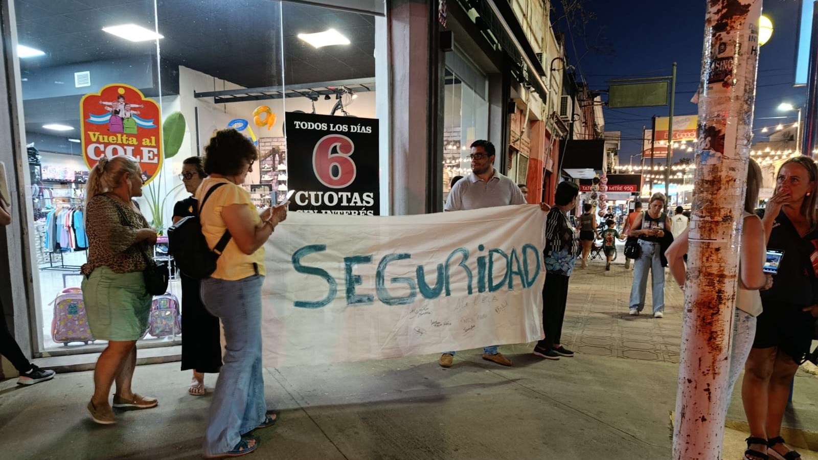 Marcha contra la inseguridad para entregar un petitorio al intendente | FM Avenida