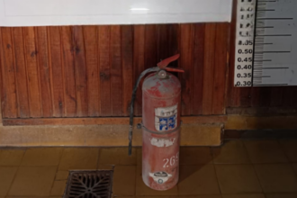 Menores aprehendidos tras sustraer y activar un extintor en una playa de camiones | FM Avenida