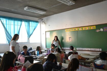 Miles de alumnos regresan desde hoy a las aulas para fortalecer aprendizajes | FM Avenida