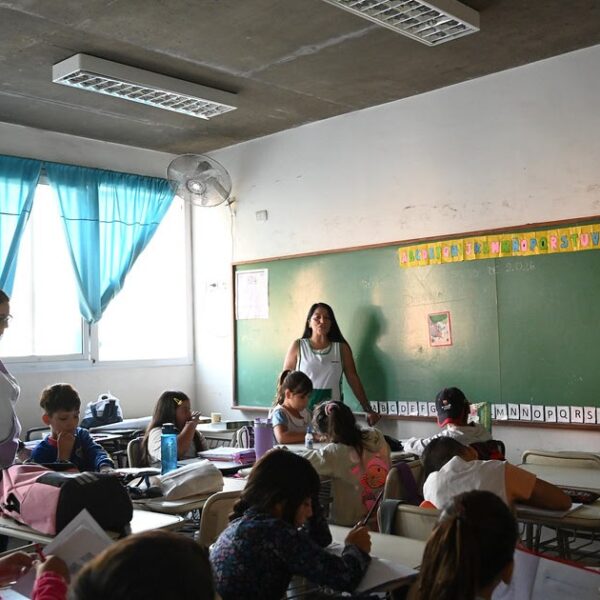 Miles de alumnos regresan desde hoy a las aulas para fortalecer aprendizajes | FM Avenida