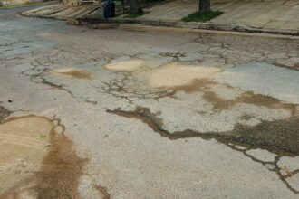 “No se puede pasar”: vecinos de Ituzaingó al 1200 reclaman por el deterioro de la calle | FM Avenida