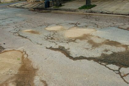 “No se puede pasar”: vecinos de Ituzaingó al 1200 reclaman por el deterioro de la calle | FM Avenida