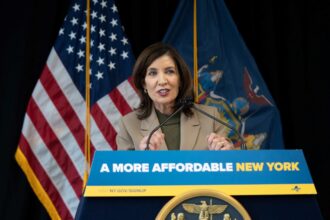 Noticias en Nueva York: Hochul anunció una alianza estratégica de 75 millones de dólares | FM Avenida