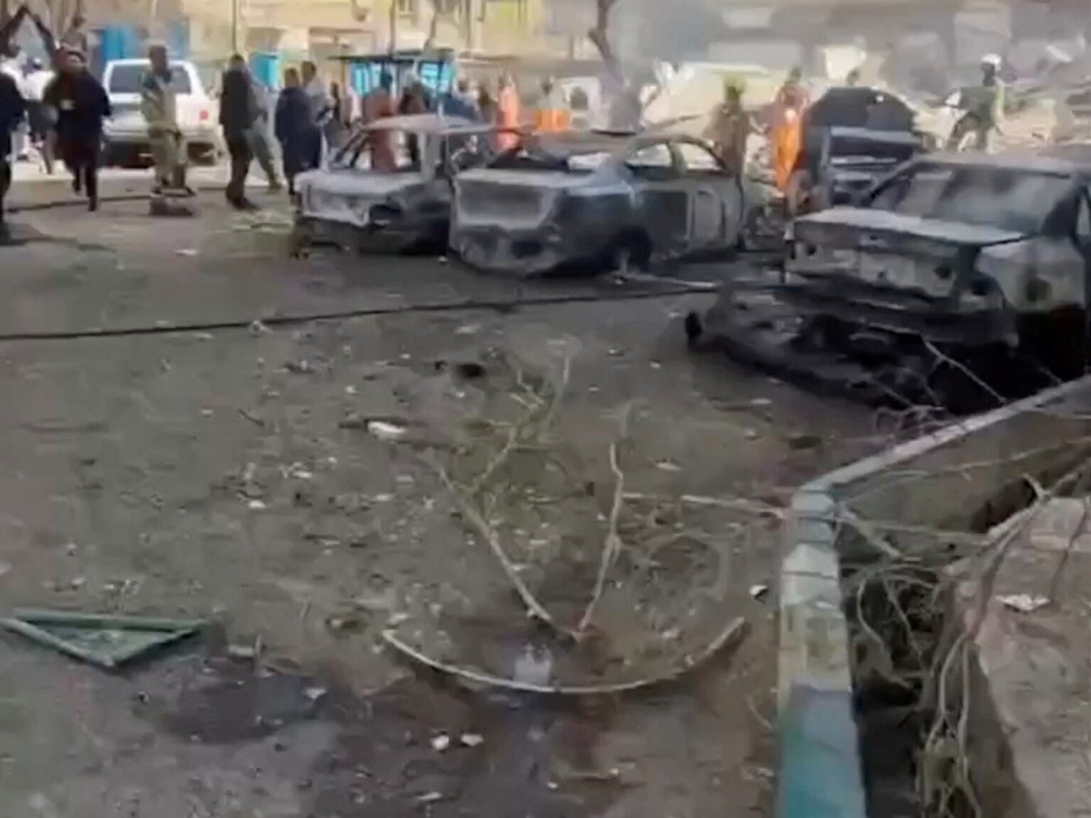 “Parece que estamos en una película”: el caos y el pánico se apoderan de Teherán mientras los ataques aéreos sacuden la ciudad | FM Avenida