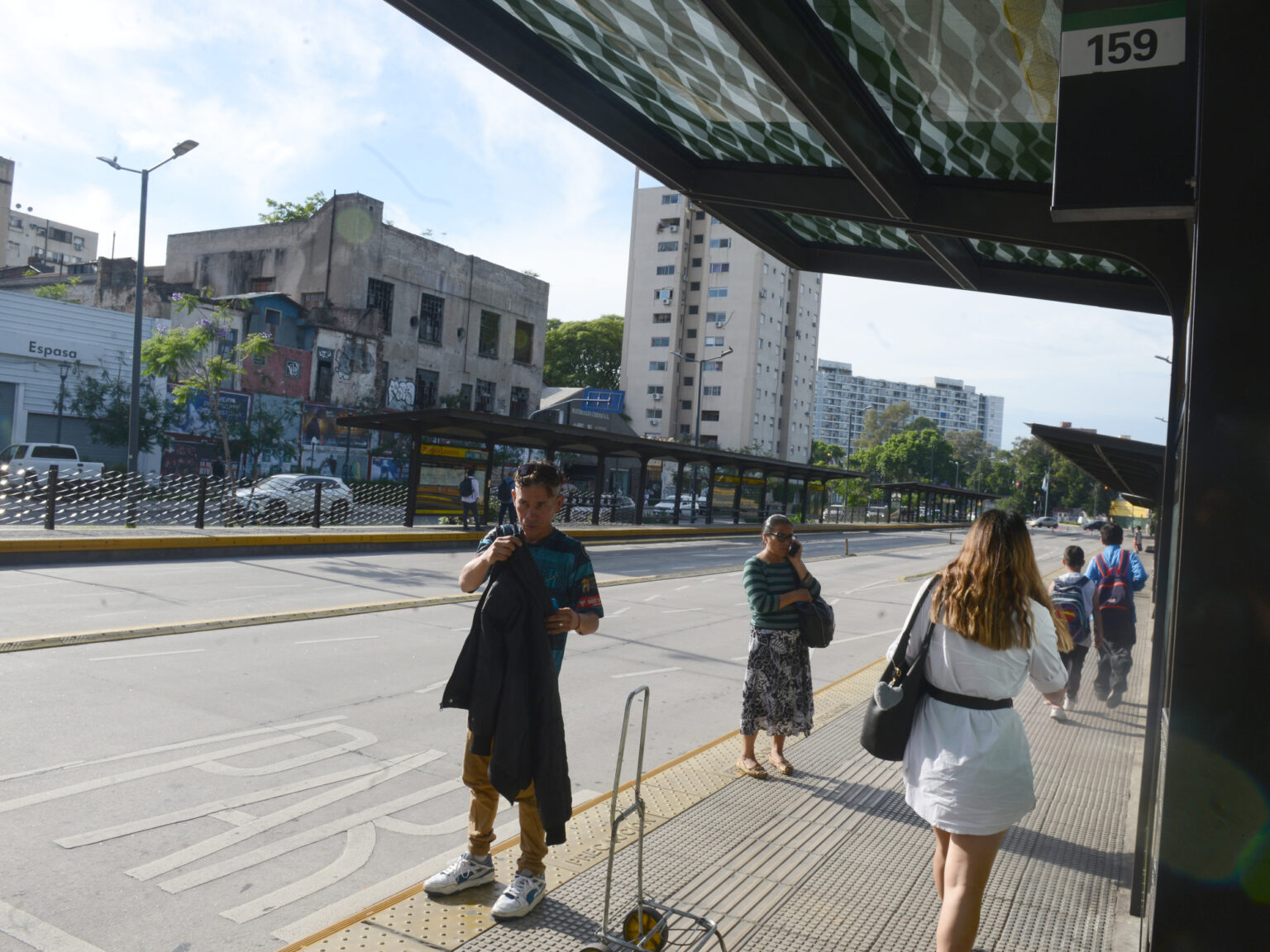 Paro nacional de la CGT contra la reforma laboral: cuándo es, qué día no hay colectivos y cómo afecta vuelos y trenes | FM Avenida
