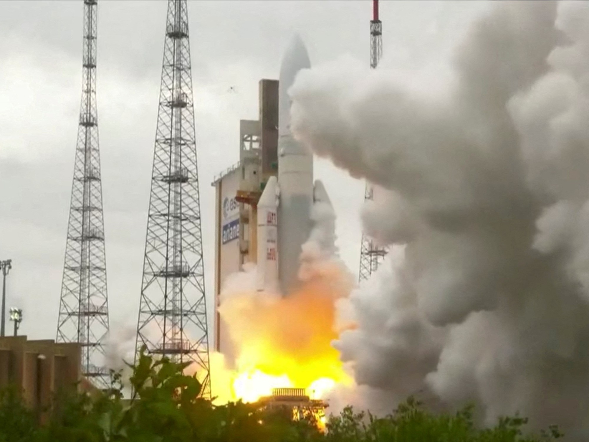 Pelea de pesos pesados: Jeff Bezos quiebra el monopolio satelital de Elon Musk | FM Avenida