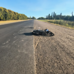 Perdieron el control e impactaron contra el asfalto: dos personas resultaron heridas en distintos accidentes | FM Avenida