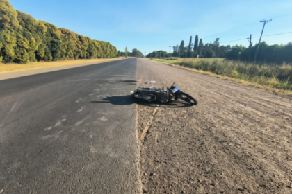 Perdieron el control e impactaron contra el asfalto: dos personas resultaron heridas en distintos accidentes | FM Avenida