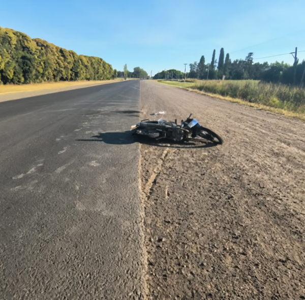 Perdieron el control e impactaron contra el asfalto: dos personas resultaron heridas en distintos accidentes | FM Avenida