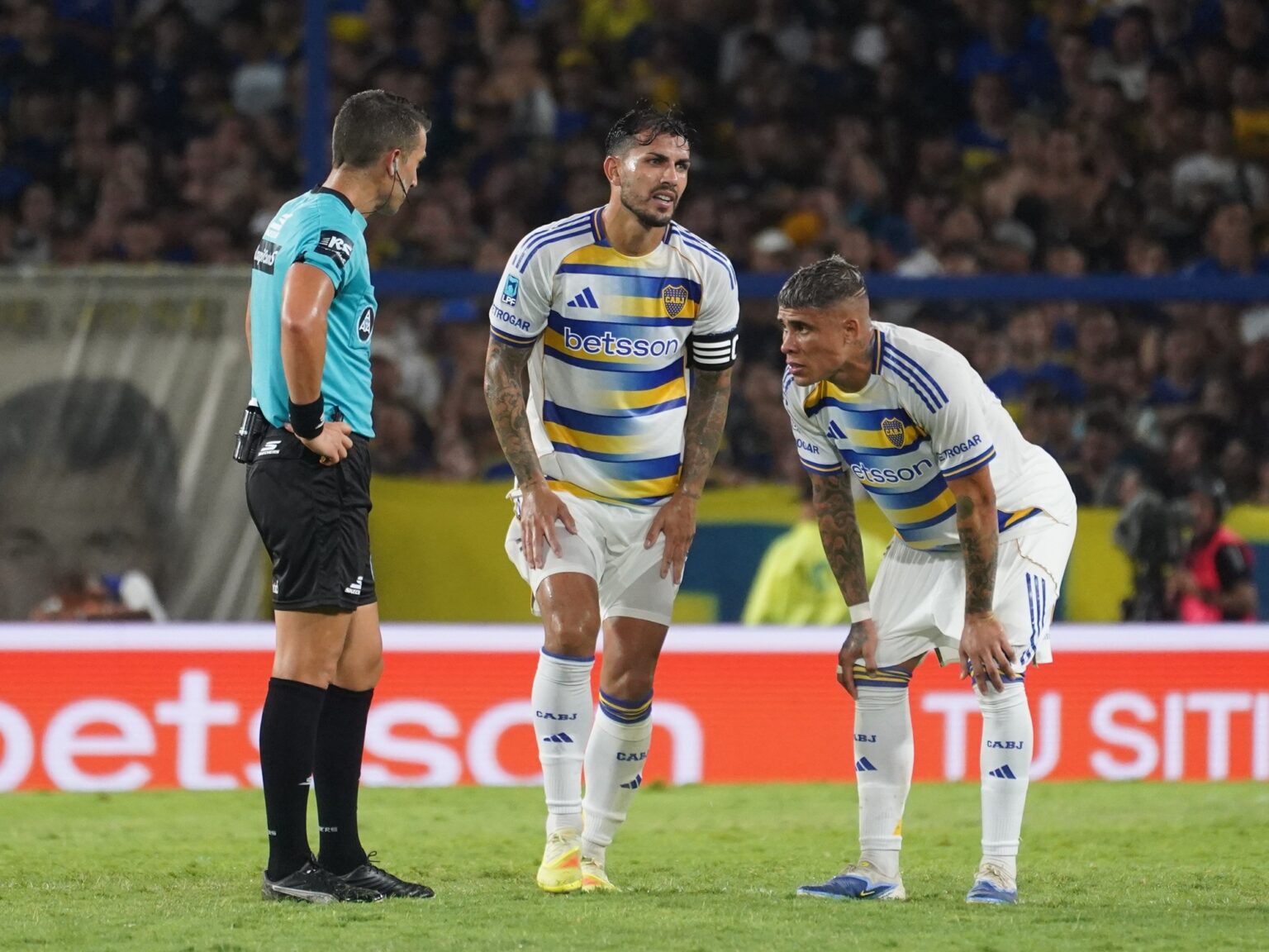 Preocupación en Boca por el tobillo de Paredes: ¿llega al partido con Racing en la Bombonera? | FM Avenida