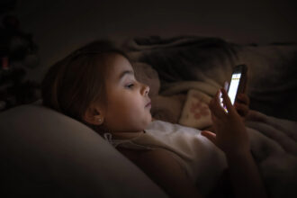 Proponen prohibir el uso de redes sociales a menores de 13 años en la Provincia | FM Avenida