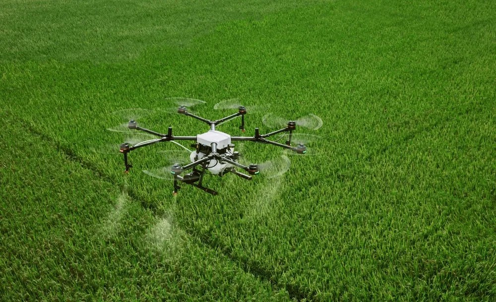 Provincia oficializa el carnet habilitante para aplicadores de agroquímicos con drones | FM Avenida