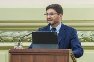 Pullaro abrió las sesiones legislativas en Santa Fe, con un mensaje tras la protesta policial y con alusiones a Milei | FM Avenida