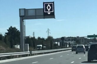 Qué significa esta señal de tránsito azul con rombo interior | FM Avenida