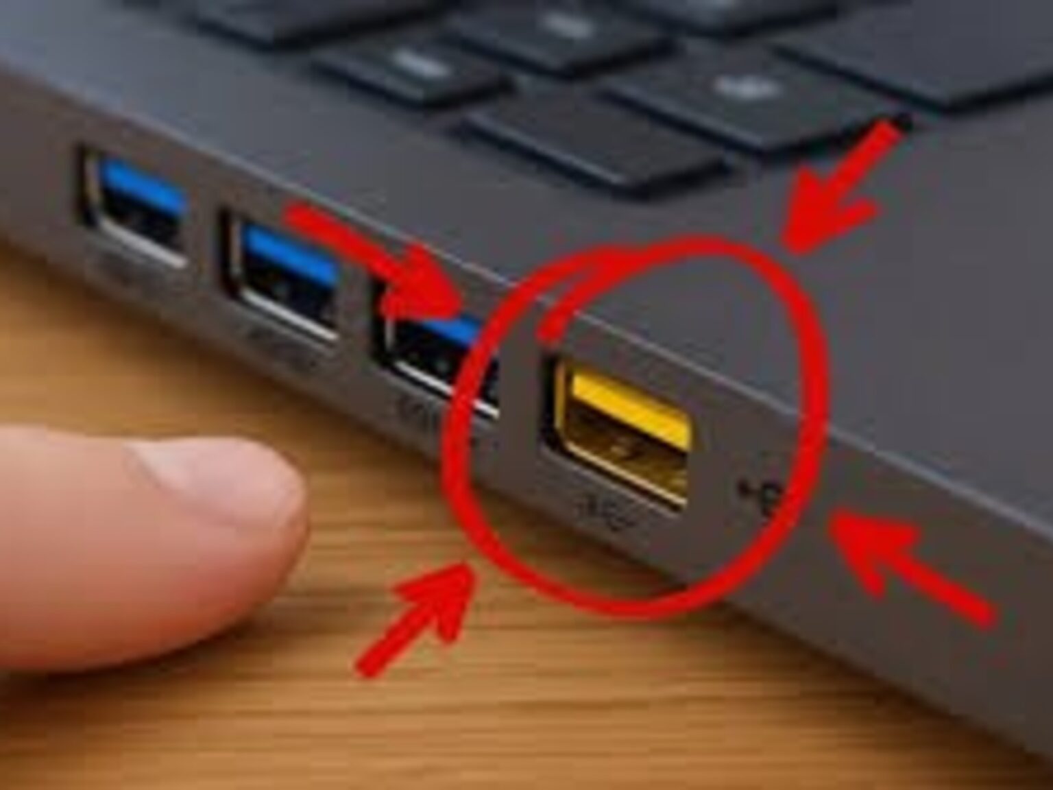 Qué significa la entrada USB de color amarillo y por qué no es buena opción | FM Avenida