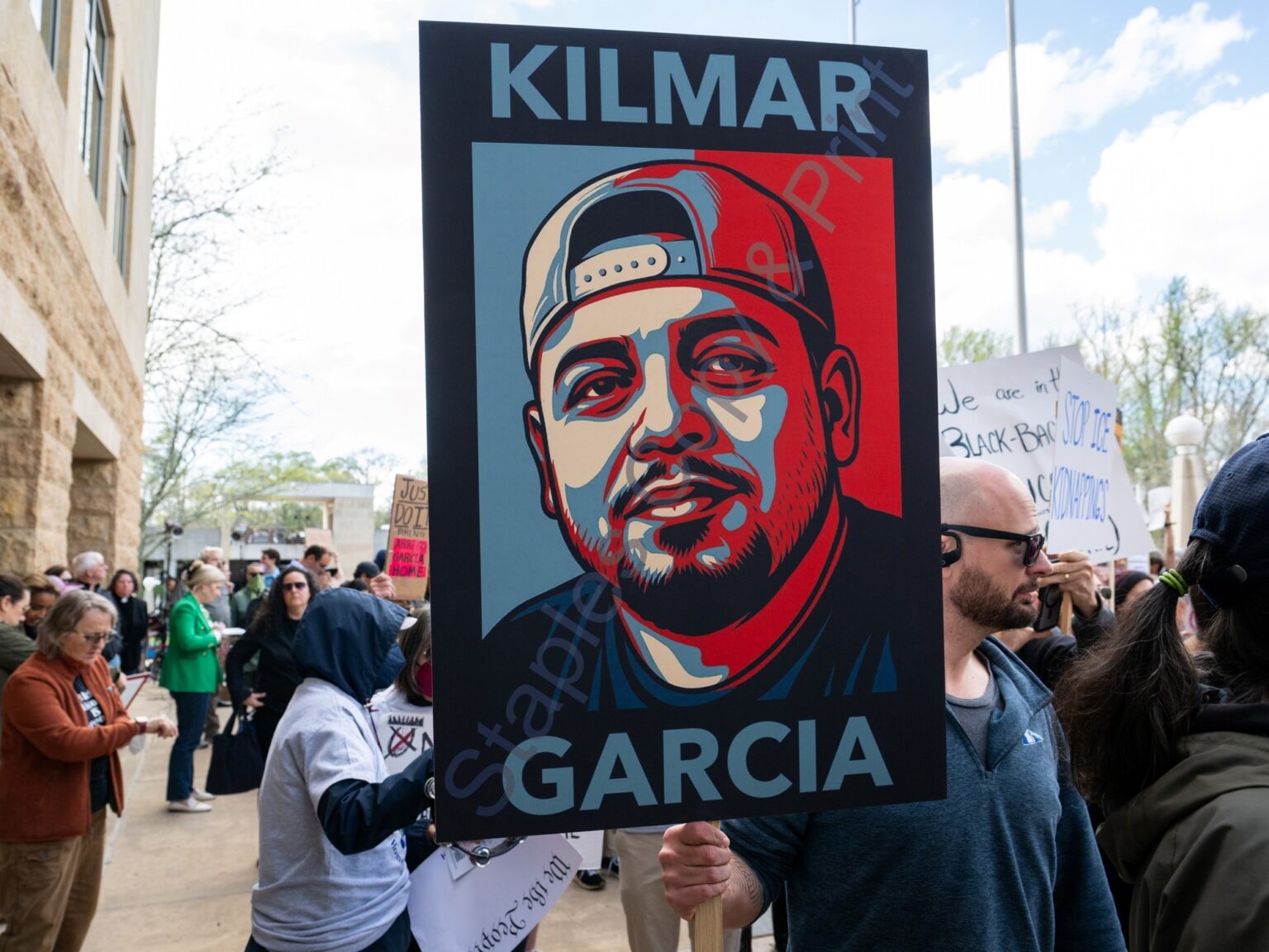 Retrocede la ley antimigrante en Estados Unidos y pierde el ICE: una jueza  dictamina que no pueden detener nuevamente a Kilmar Ábrego García | FM Avenida