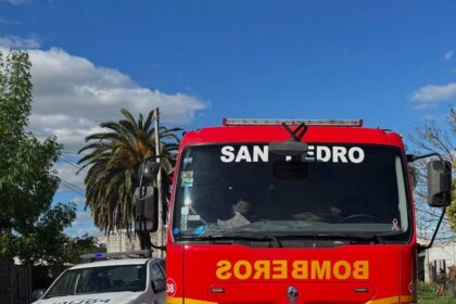 Se negó a ser identificado, incendió su propia moto y tuvieron que ir los Bomberos | FM Avenida