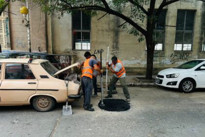 Taparon un bache de gran tamaño en Mitre al 500 tras reiterados reclamos | FM Avenida
