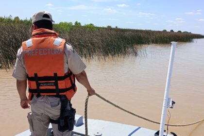 Tragedia en el río Paraná: hallaron la lancha pero continúa la intensa búsqueda del tripulante desaparecido | FM Avenida
