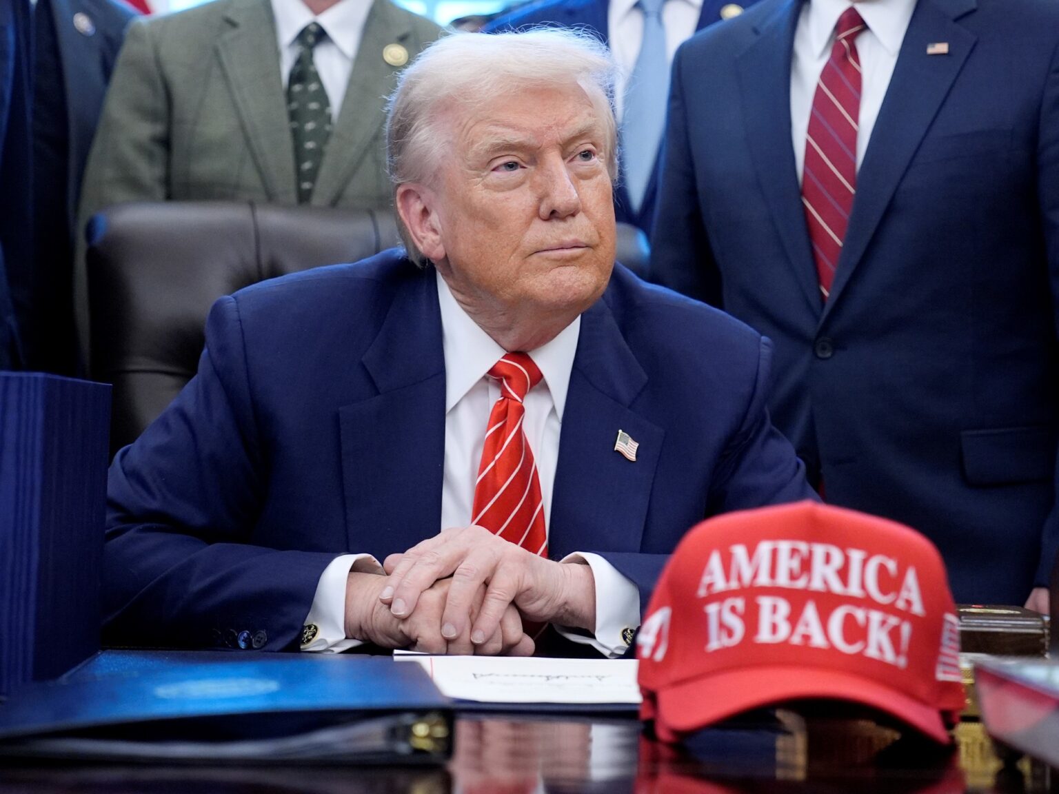 Trump admitió que ordenó reducir el despliegue de agentes migratorios en Minnesota | FM Avenida