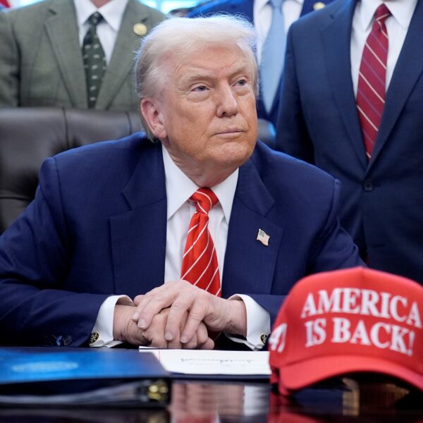 Trump admitió que ordenó reducir el despliegue de agentes migratorios en Minnesota | FM Avenida