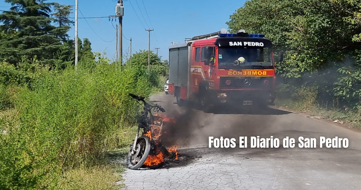 Un hombre incendió su propia motocicleta durante un control policial y de tránsito | FM Avenida