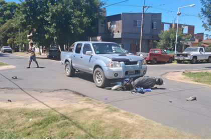 Un motociclista resultó herido tras colisionar con una camioneta | FM Avenida