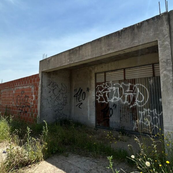 Una empresa de Bahía Blanca, única oferente para terminar el edificio de la escuela que donó el Obispado | FM Avenida