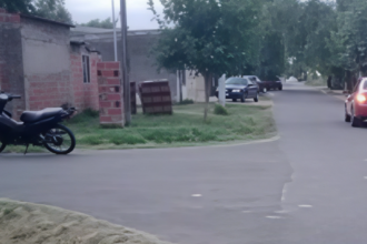 Una motociclista fue trasladada al hospital tras un choque entre una moto y un auto | FM Avenida