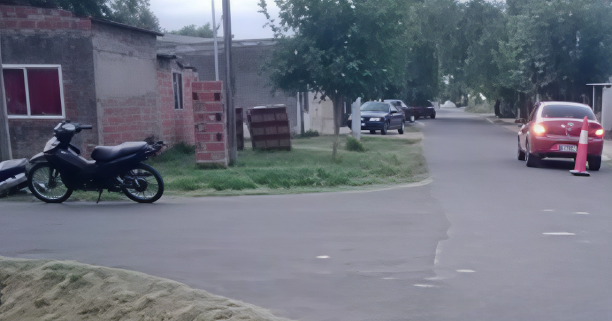 Una motociclista fue trasladada al hospital tras un choque entre una moto y un auto | FM Avenida