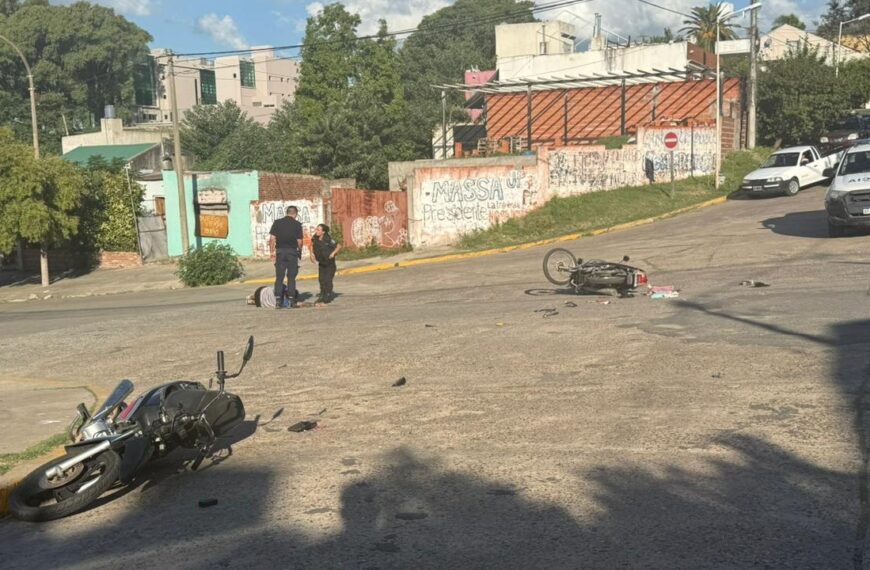 [VIDEO] Espectacular persecución policial terminó con un choque entre motos