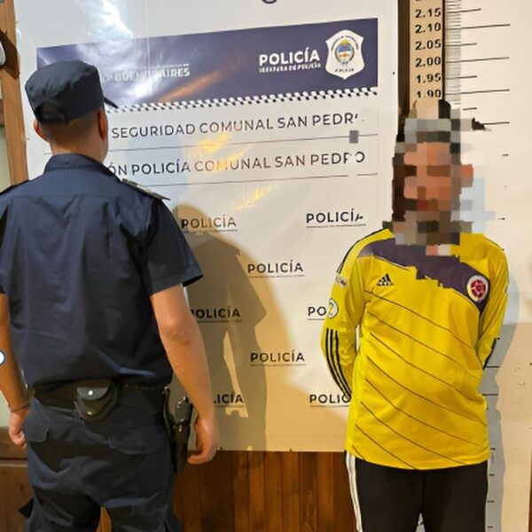 Aprehendieron a un vendedor ambulante que se negó a identificarse y amenazó a la policía