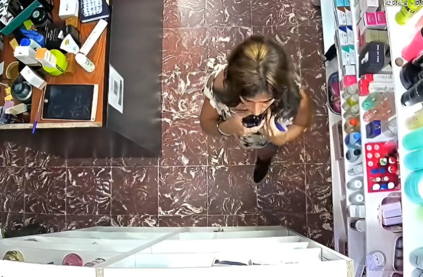 Mechera robó un perfume y quedó registrada por las cámaras de seguridad