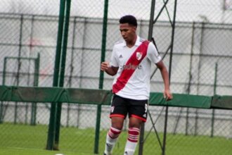 ¿Gallardo tiene los goles en la Reserva? El delantero nigeriano que debutó como titular y convirtió en la goleada vs Gimnasia de Mendoza | FM Avenida