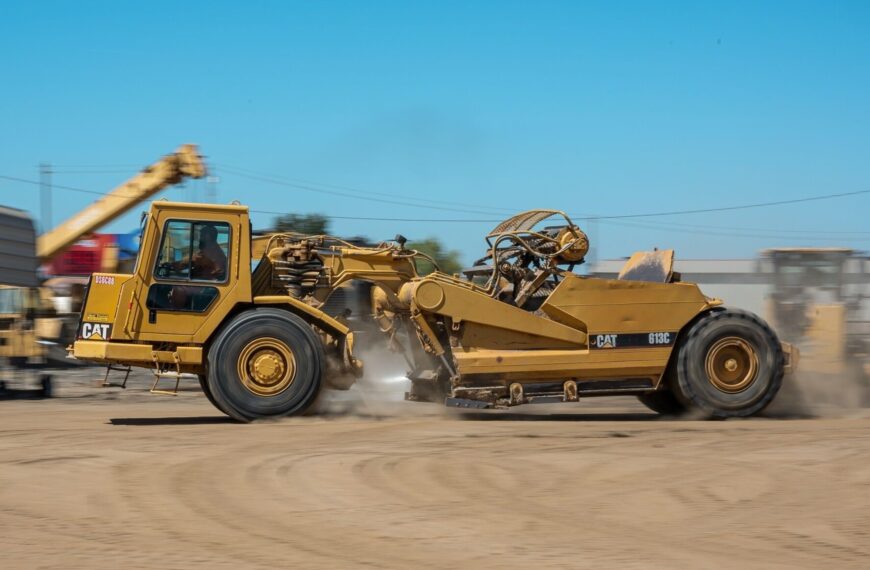 ¿Qué significa la señal LANE SHIFT y por qué el desplazamiento de carriles causa congestión en zonas de obra? | FM Avenida