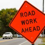 ¿Qué significa la señal ROAD WORK AHEAD y por qué es un área de alto riesgo para los trabajadores? | FM Avenida