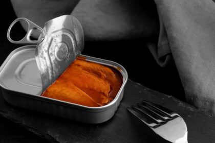 Abren una lata de salmón de hace 50 años y el hallazgo sorprende a científicos: "Es una señla de que el pescado proviene de un ecosistema saludable" | FM Avenida